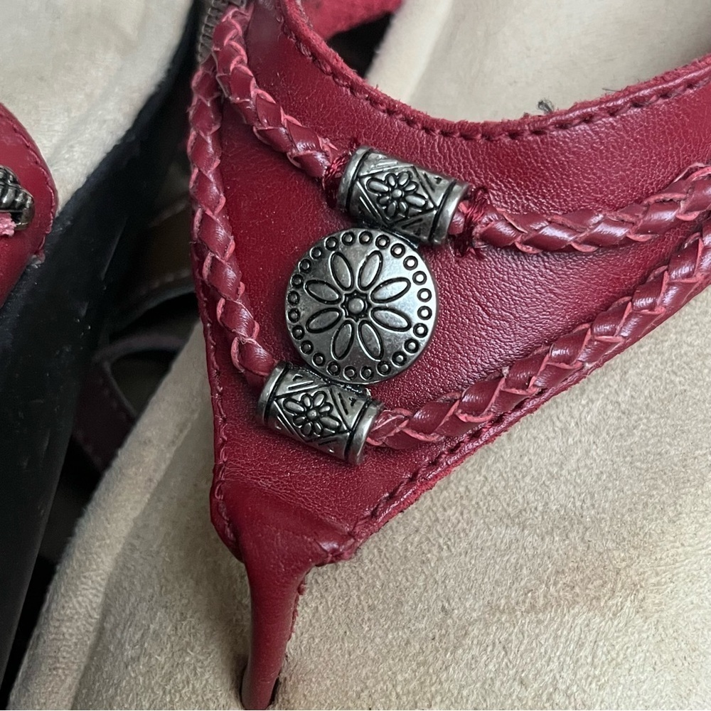 Minnetonka Silverthorne Red Leather Thong Sandals Women’s 8 | Western - Picture 10 of 11